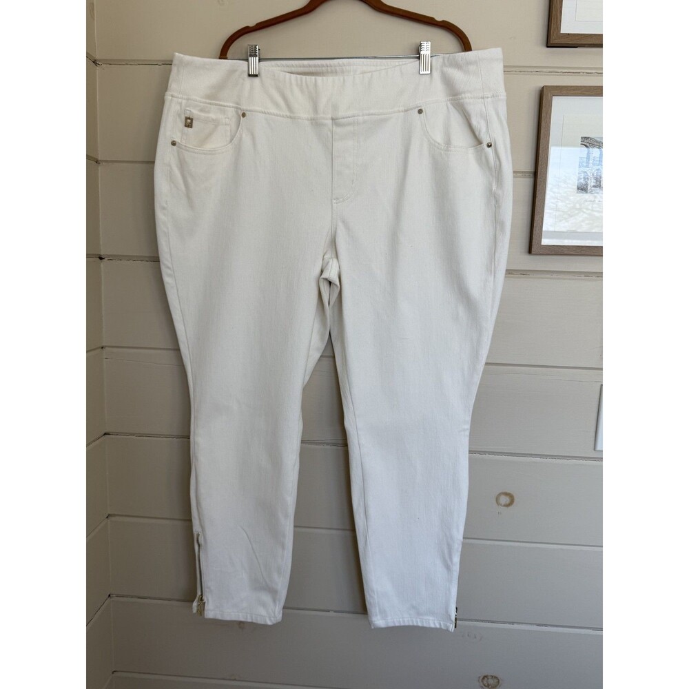 Belle Kim Gravel Ivory 24W Stretch Slim Waist Plus Capri Jegging Capsule Resort
